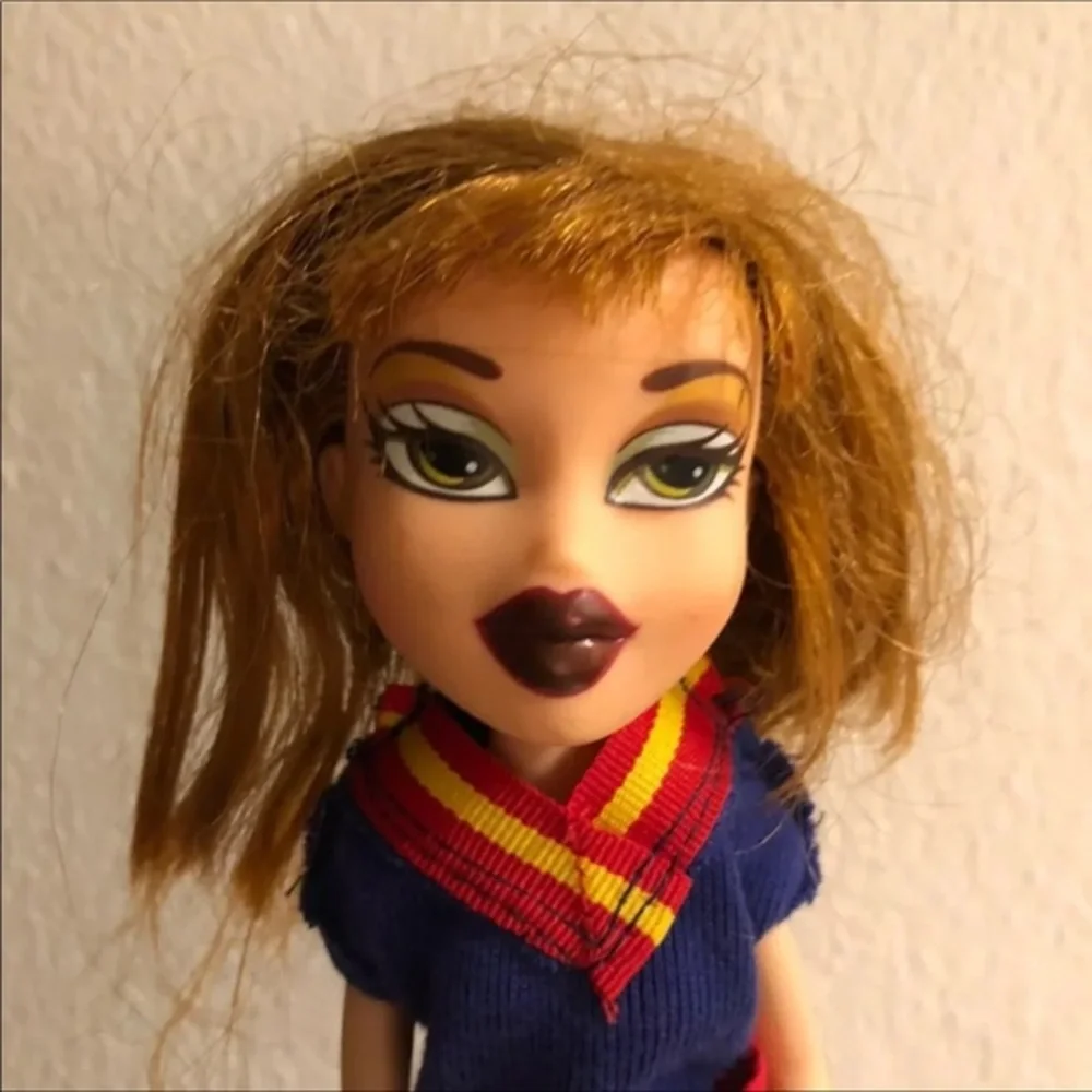 Bratz Doll Comes With No Feet‎